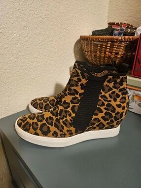 Mia Amore Hidden Heel Leopard Print Knit Wedge Sneakers Size 7.5